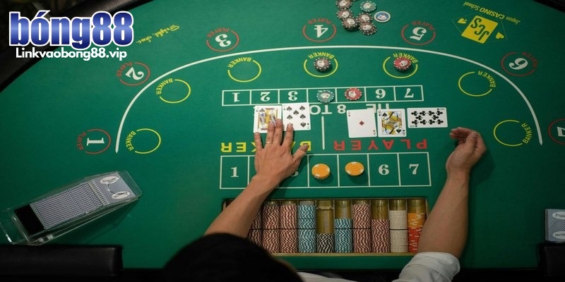 Baccarat Bong88 - Hướng dẫn cách chơi dễ hiểu cho bet thủ 3 Quy tắc rút bài phụ thuộc vào điểm số của hai lá Baccarat bạn đang giữ